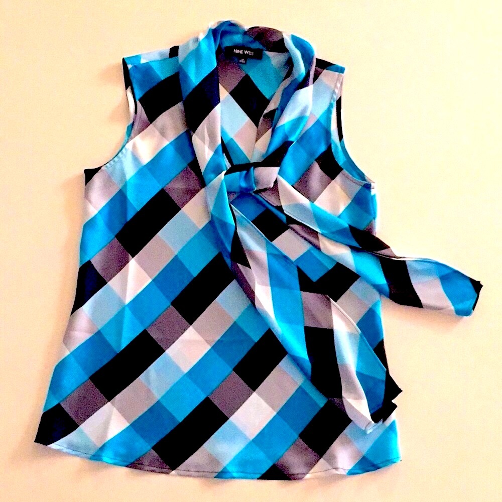 Nine West tie front sleeveless blouse